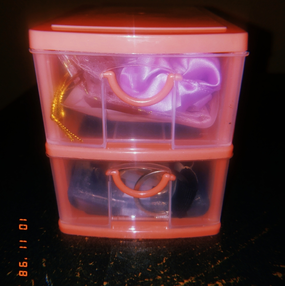 Mini beauty container, filled with products!! - Picture 7 of 7